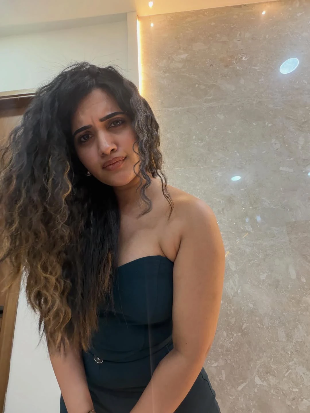 Anchor Sravanthi Shares Sizzling photos