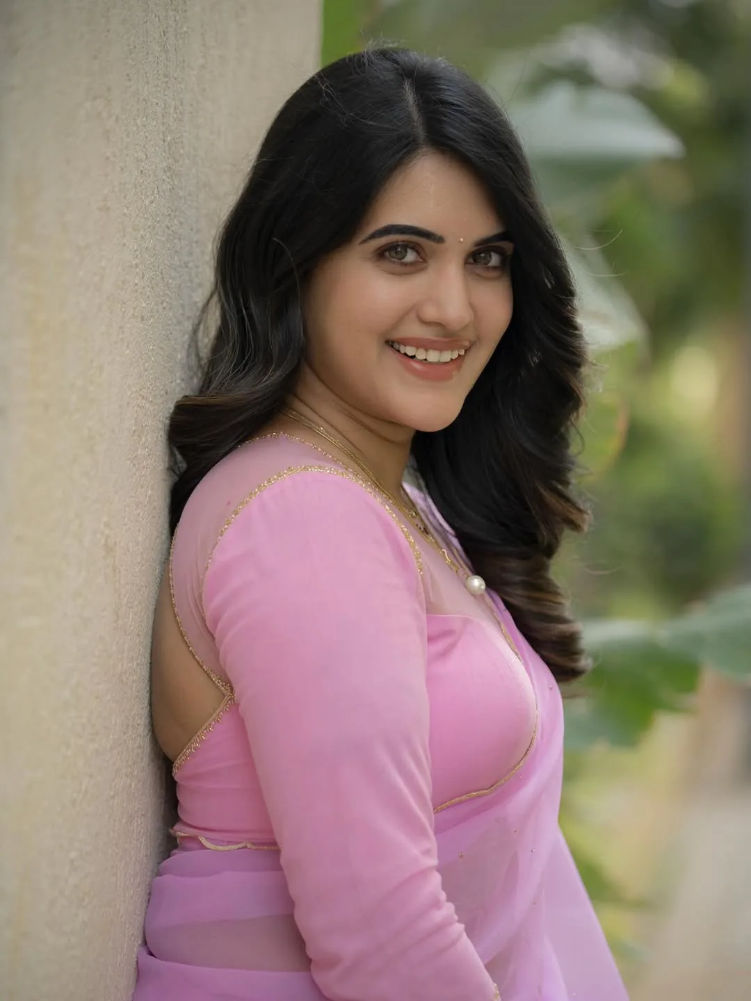 anchor sravanthi chokkarapu latest photos in pink saree