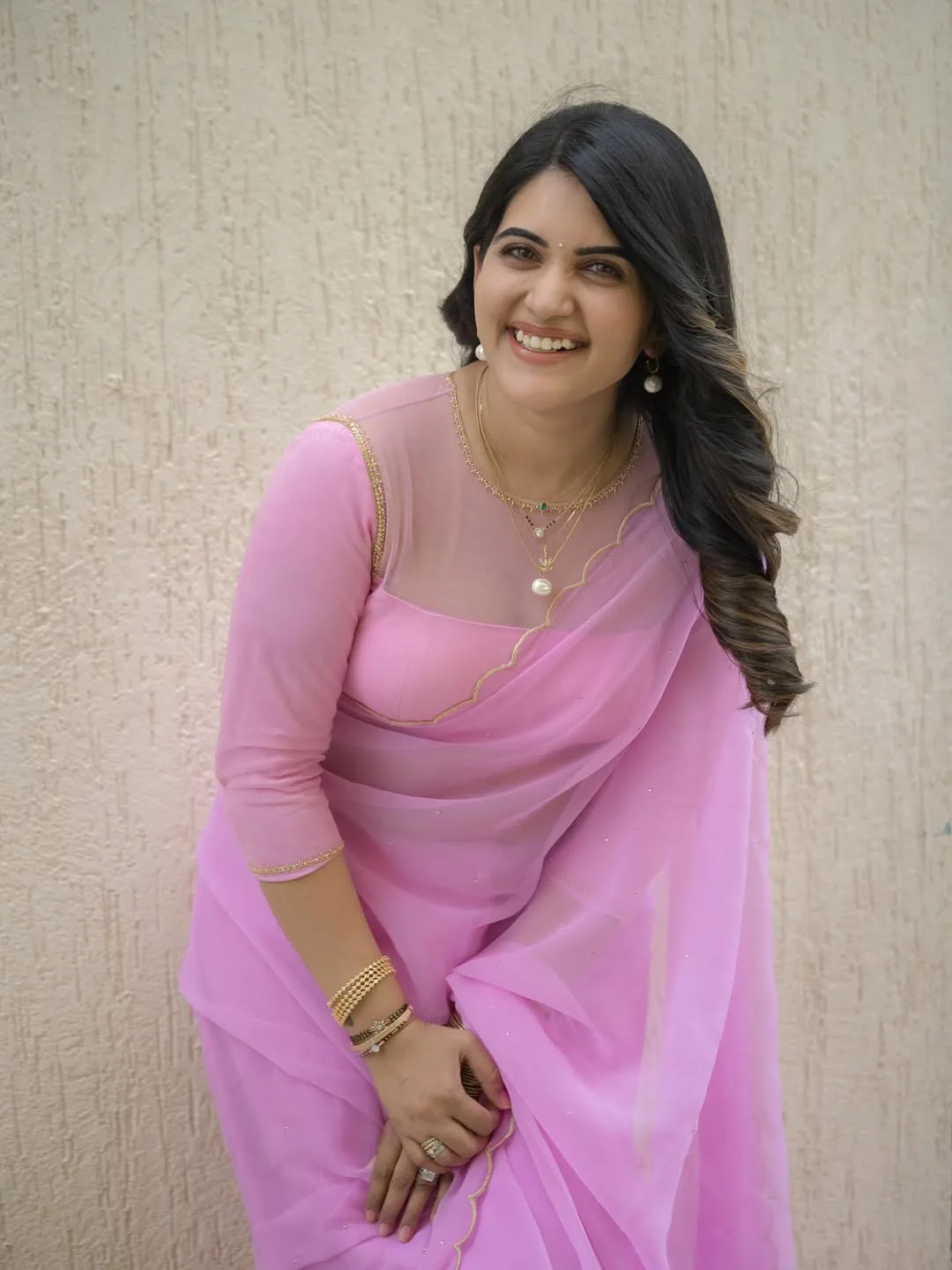 anchor sravanthi chokkarapu latest photos in pink saree