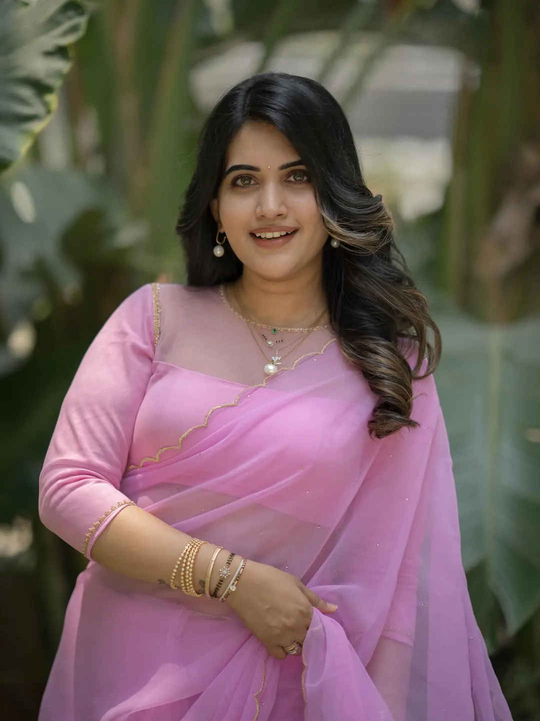 anchor sravanthi chokkarapu latest photos in pink saree