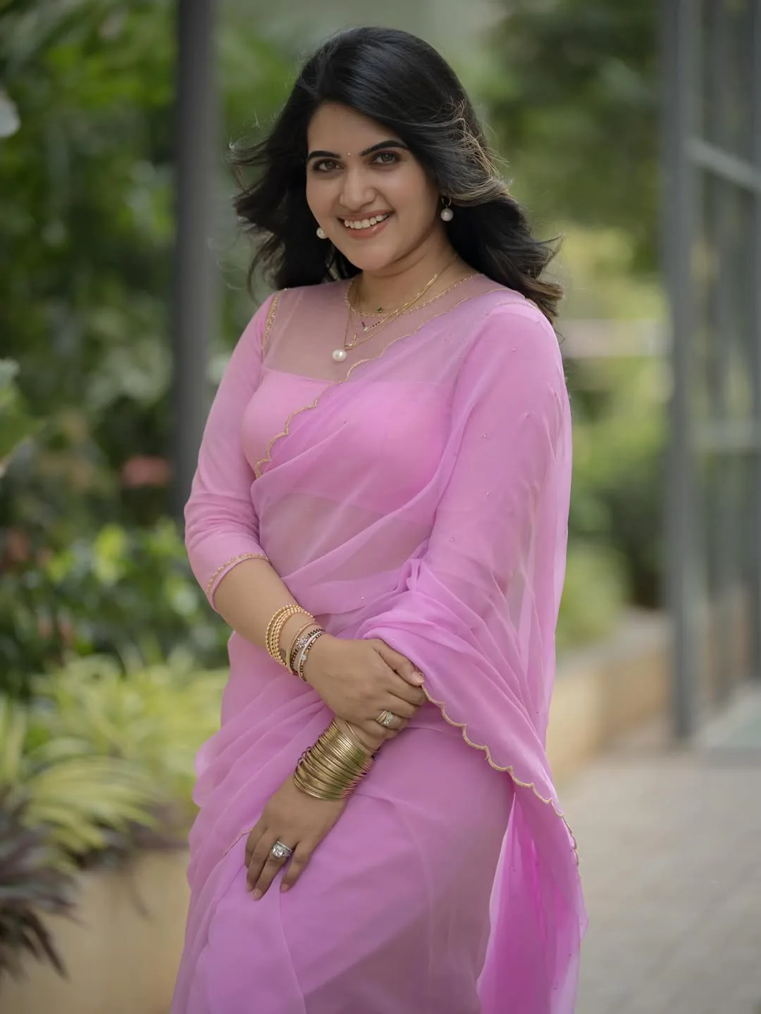 anchor sravanthi chokkarapu latest photos in pink saree