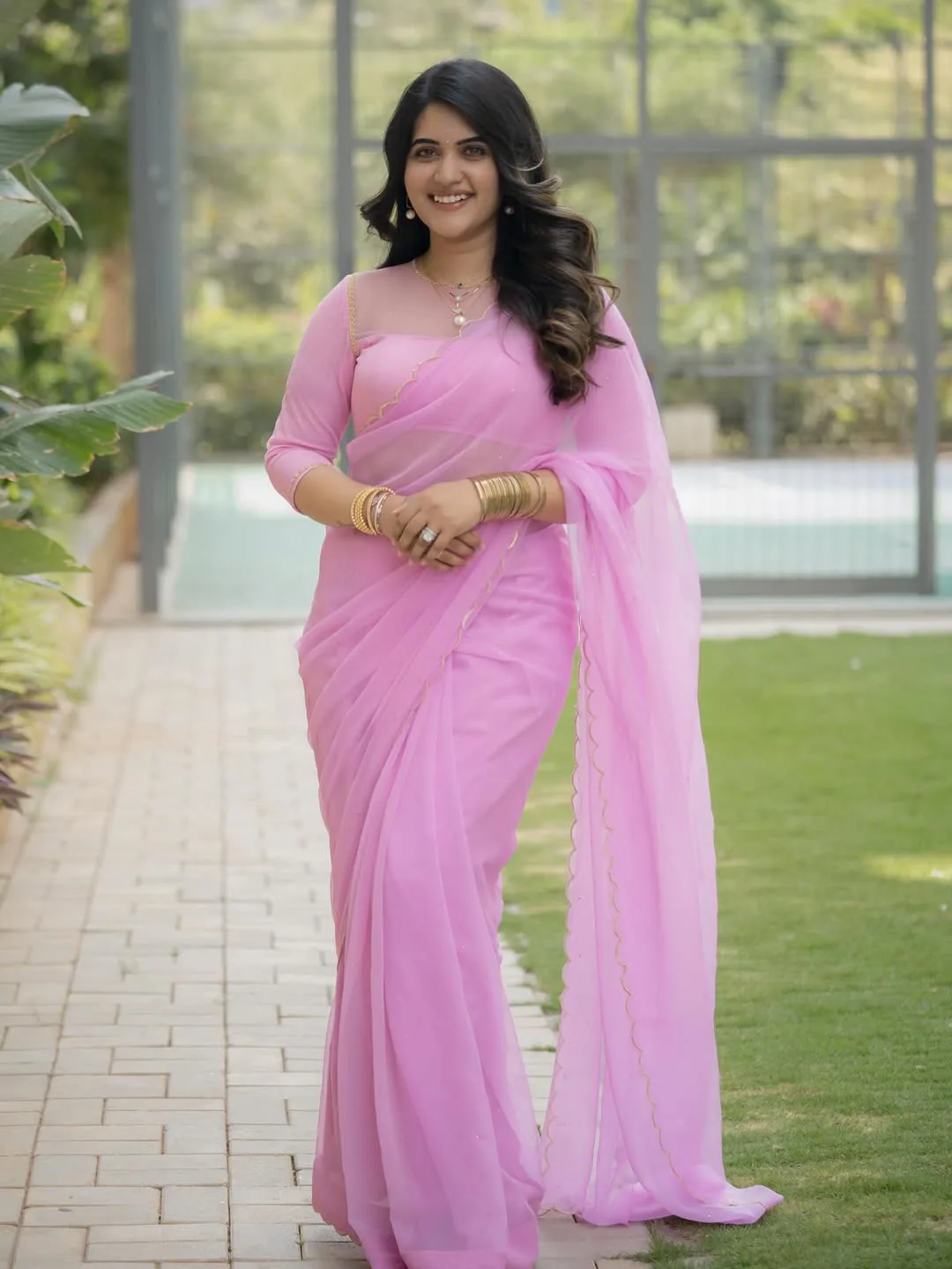 anchor sravanthi chokkarapu latest photos in pink saree