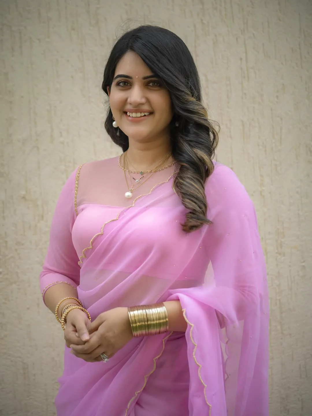 anchor sravanthi chokkarapu latest photos in pink saree
