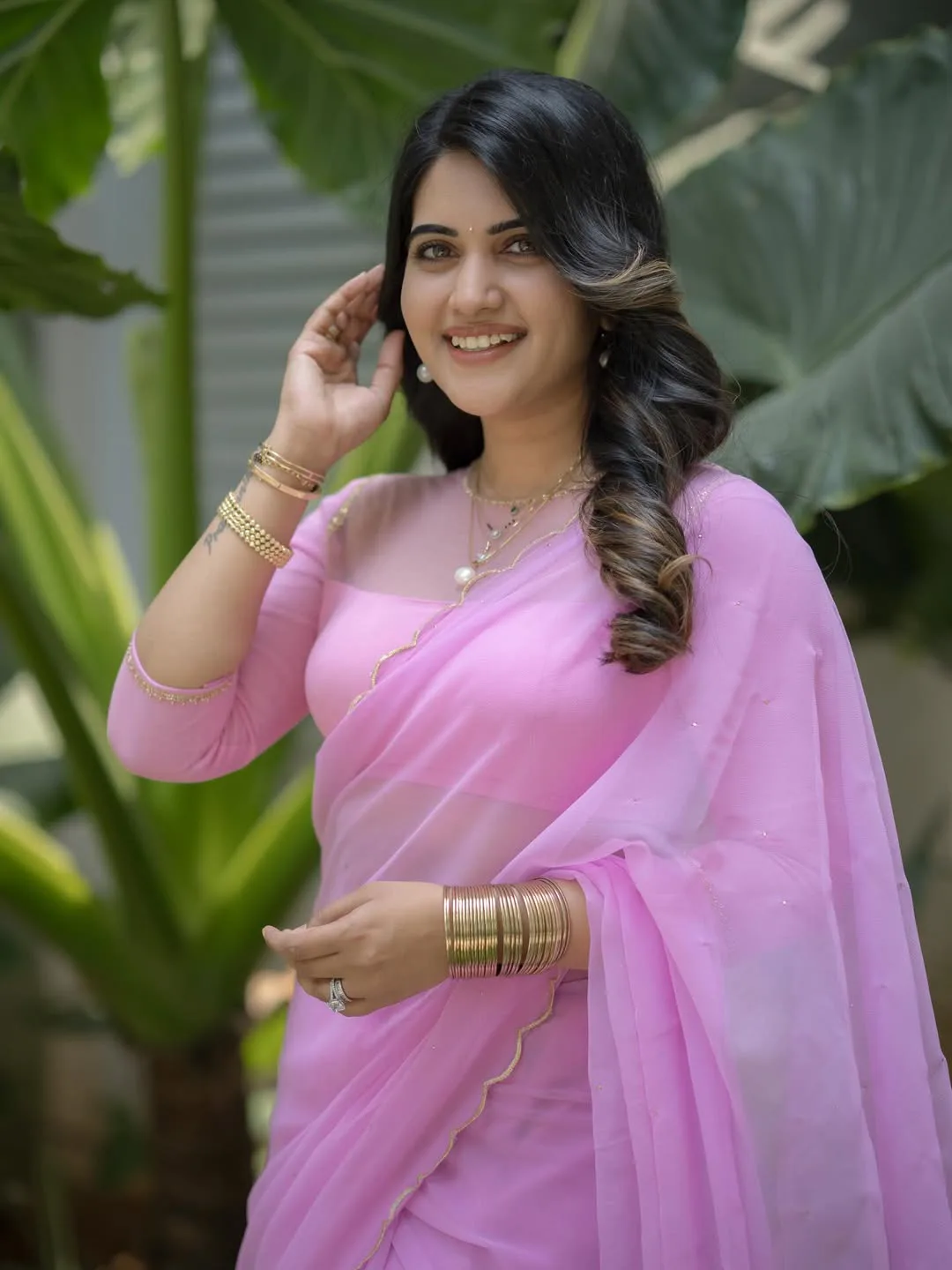 anchor sravanthi chokkarapu latest photos in pink saree