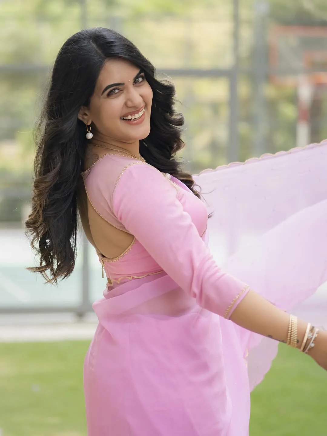 anchor sravanthi chokkarapu latest photos in pink saree
