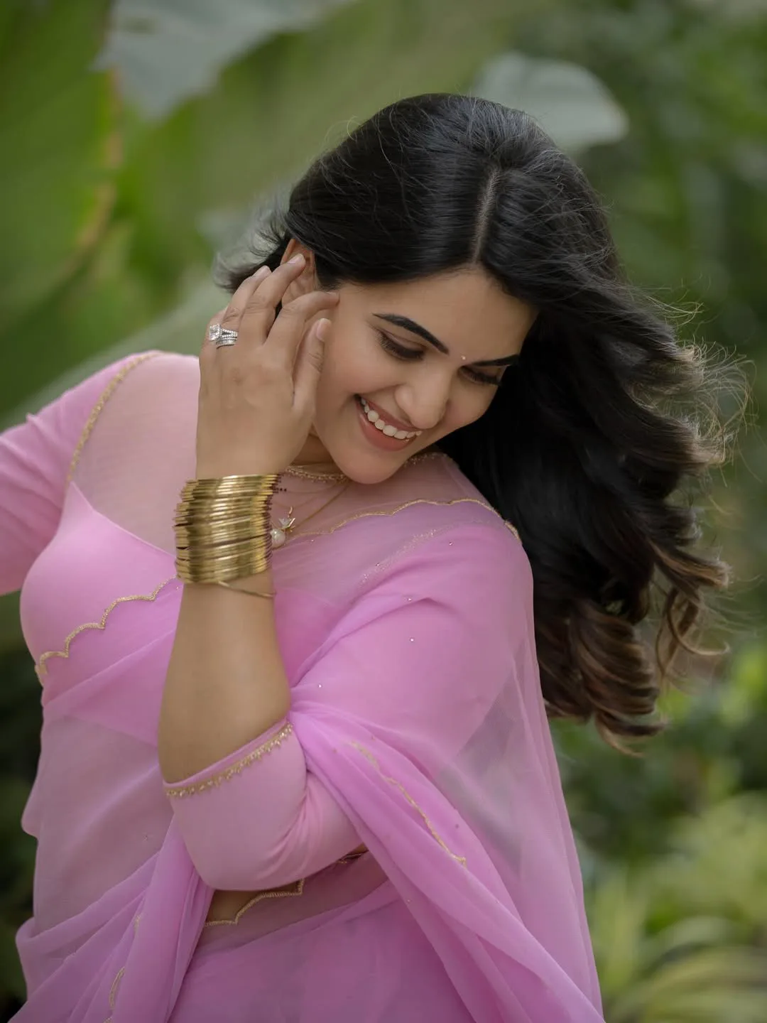 anchor sravanthi chokkarapu latest photos in pink saree