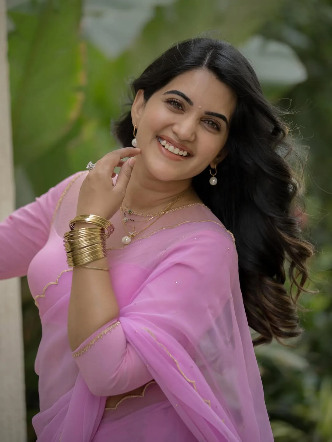 anchor sravanthi chokkarapu latest photos in pink saree