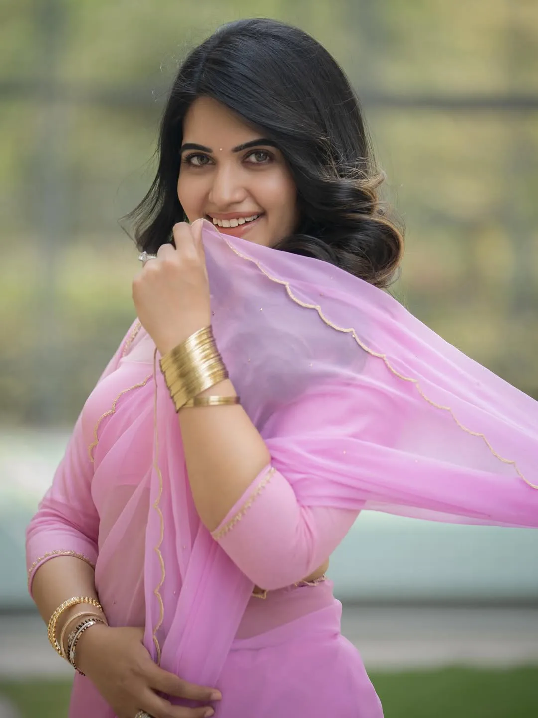 anchor sravanthi chokkarapu latest photos in pink saree