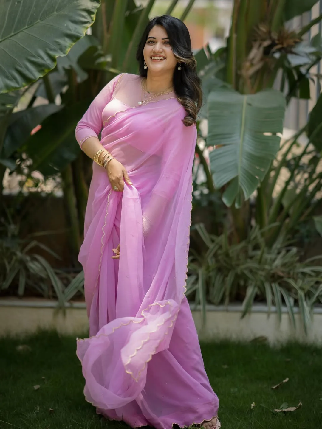 anchor sravanthi chokkarapu latest photos in pink saree