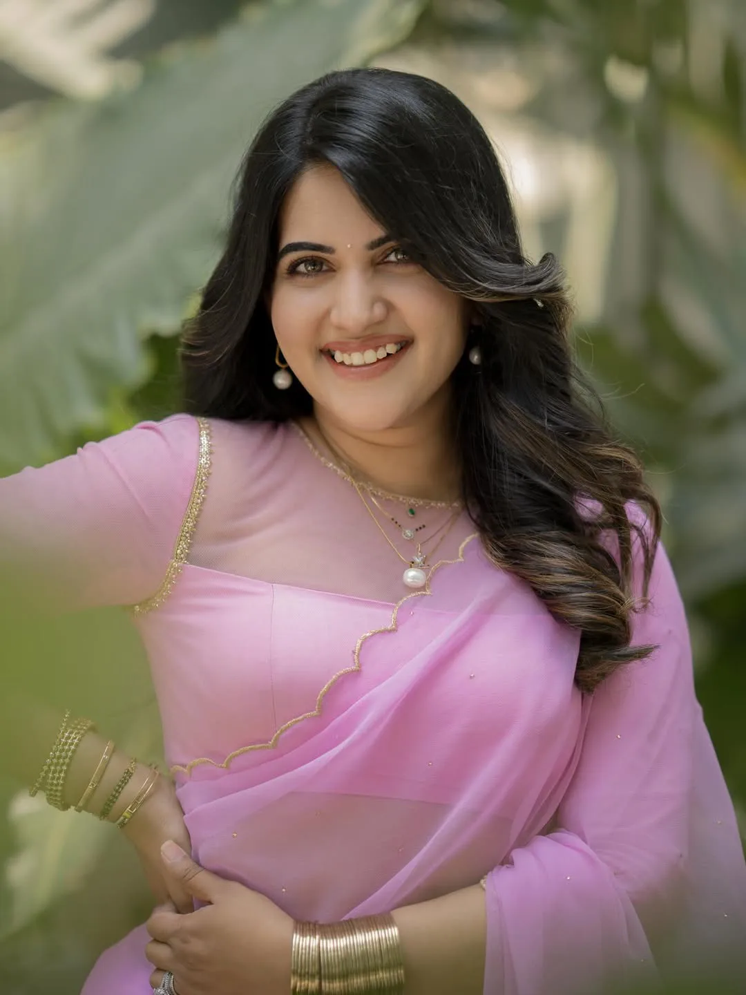 anchor sravanthi chokkarapu latest photos in pink saree