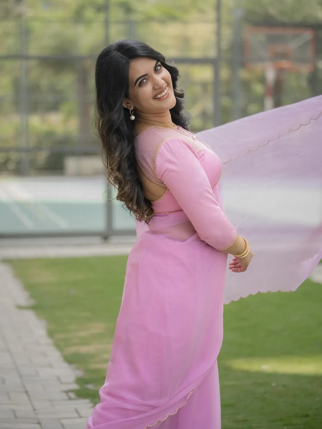 anchor sravanthi chokkarapu latest photos in pink saree