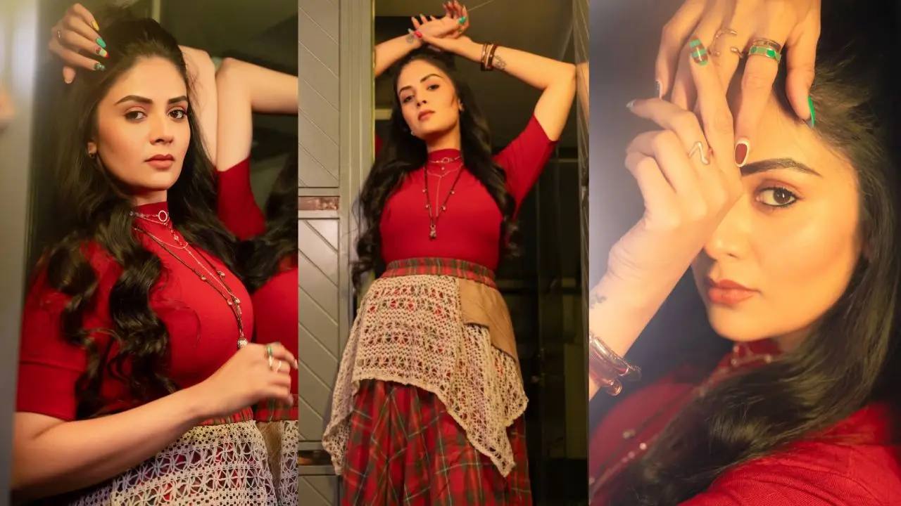 anchor sreemukhi latest photo gallery