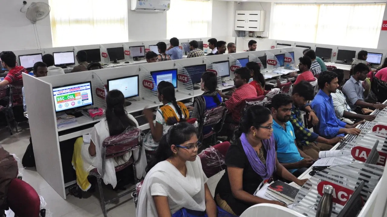 Free Bank Coaching : నిరుద్యోగులకు సర్కార్ బంపరాఫర్.. ఫ్రీగా బ్యాంకు కోచింగ్.. పూర్తి వివరాలివే..!