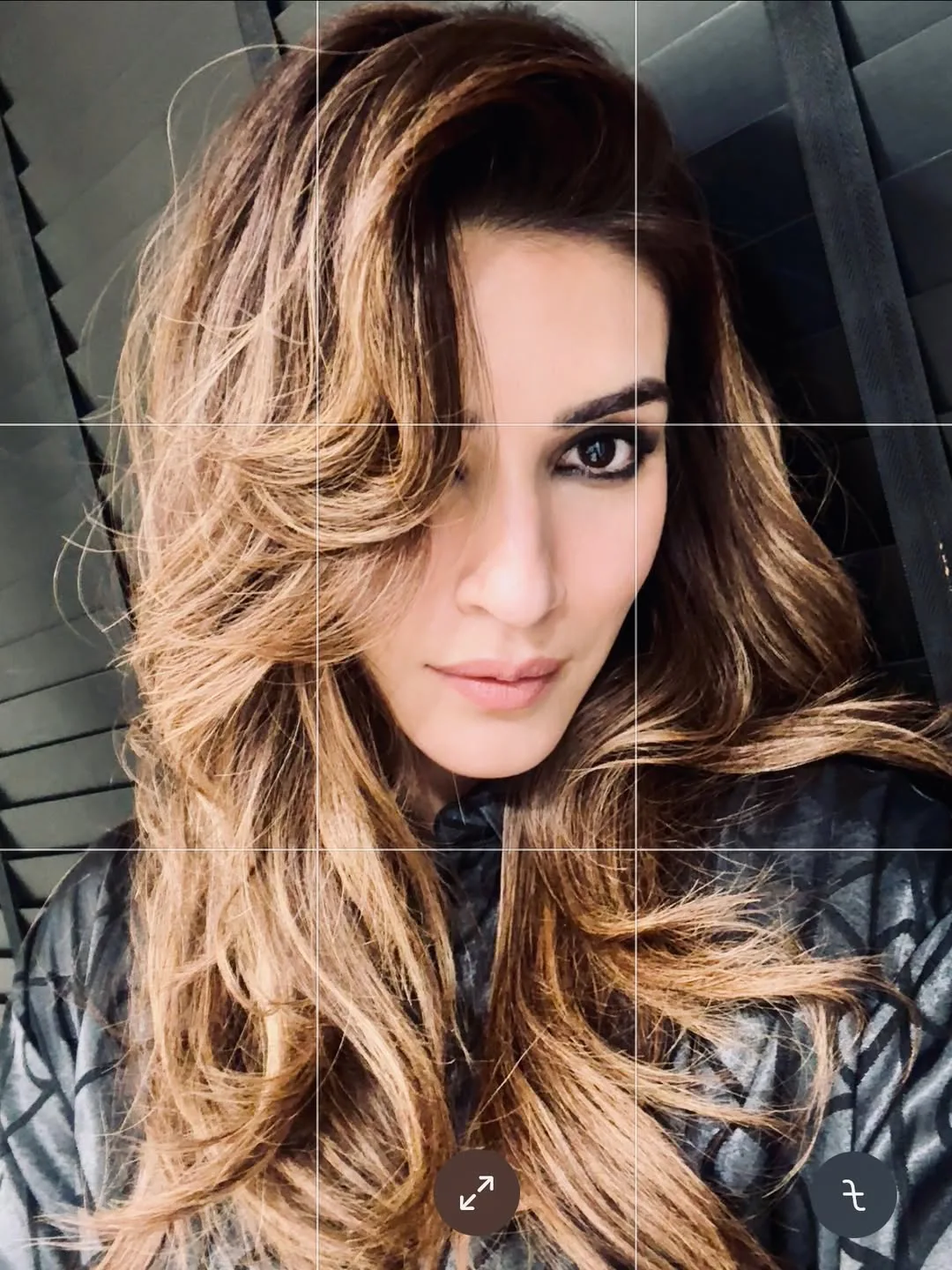 bollywood heroine kriti sanon latest photoshoot