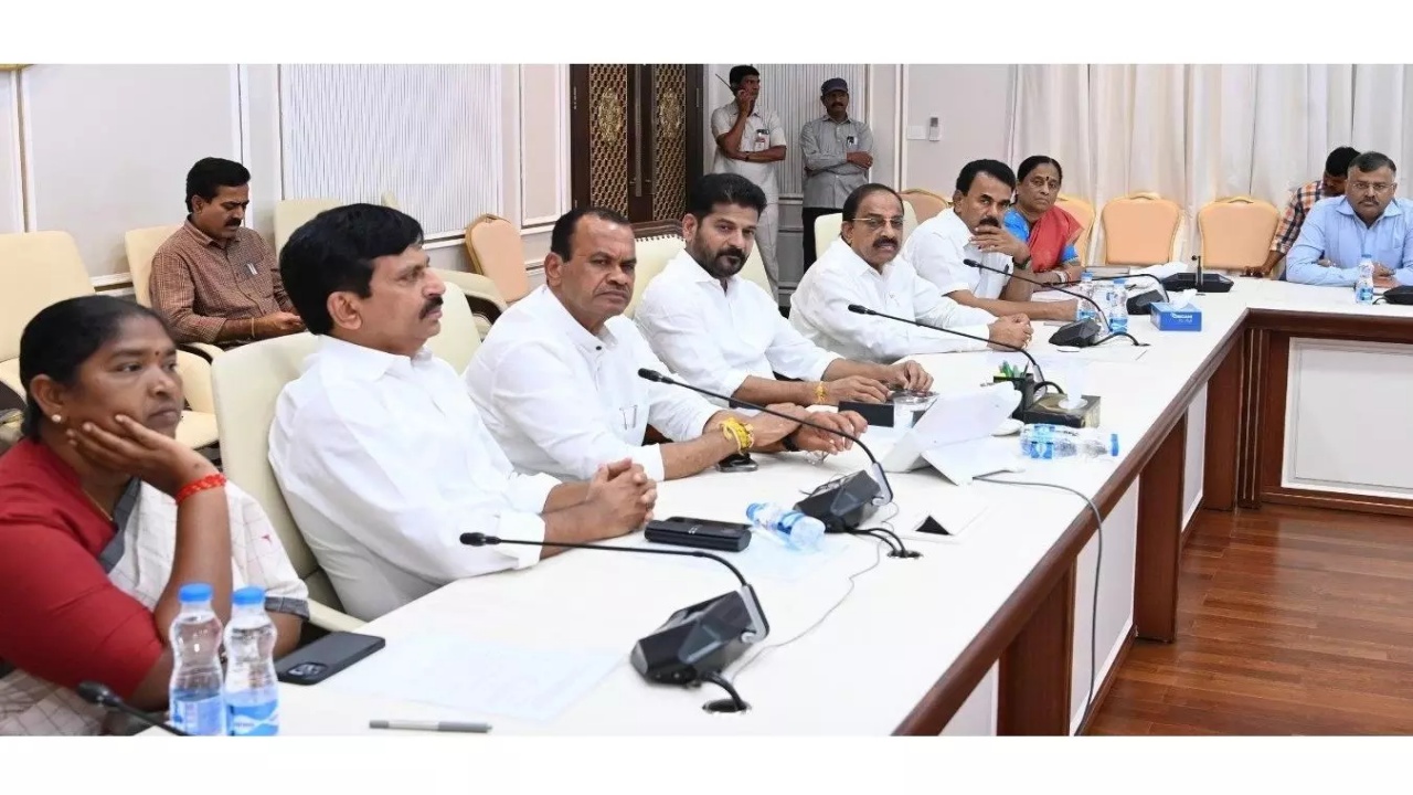 Telangana Cabinet : తెలంగాణ కేబినెట్ కీలక నిర్ణయం.. మంత్రుల జీతాల్లో 50 శాతం కోత..!