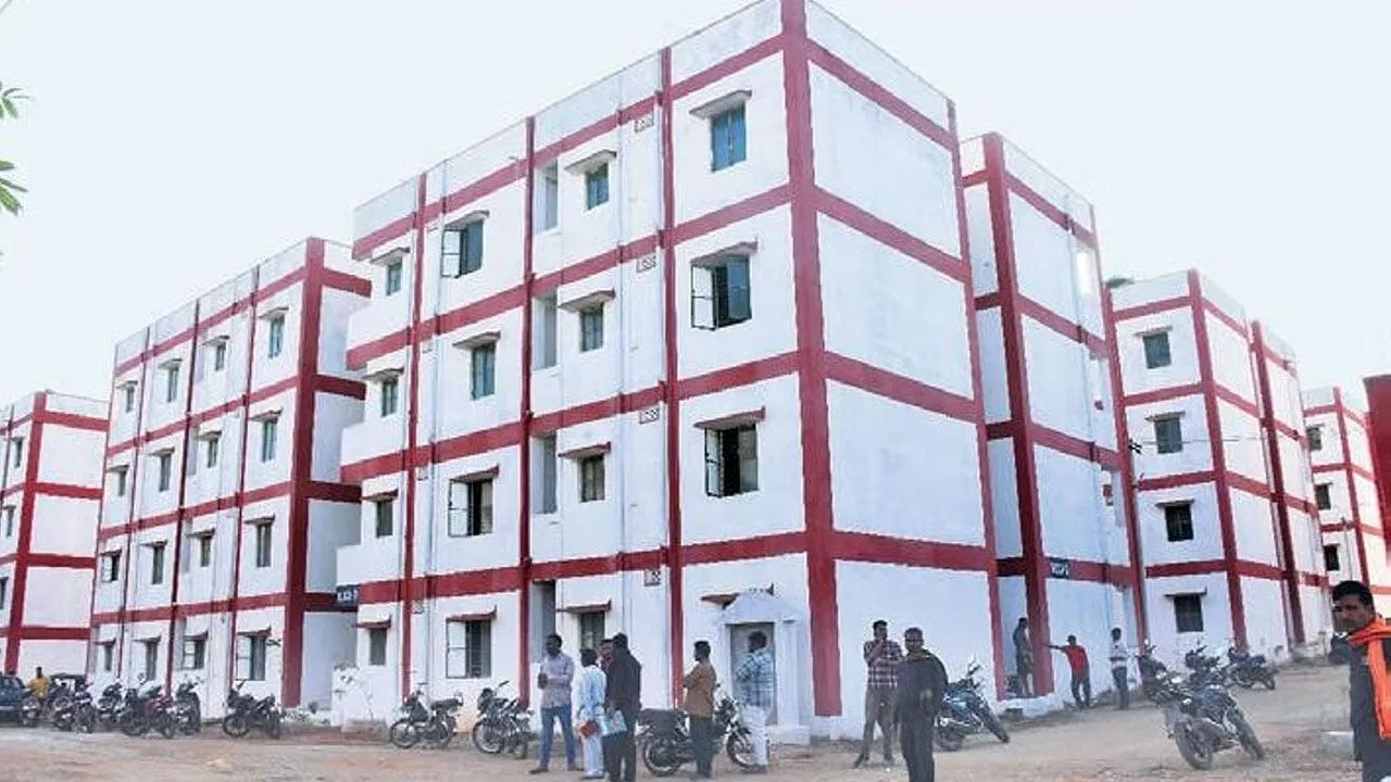 Double Bedroom Houses : ఆ 19 వేల మందికి తెలంగాణ సర్కార్ బిగ్ షాక్.. వారికి కేటాయించిన డబుల్ బెడ్రూం ఇళ్లు వెనక్కి