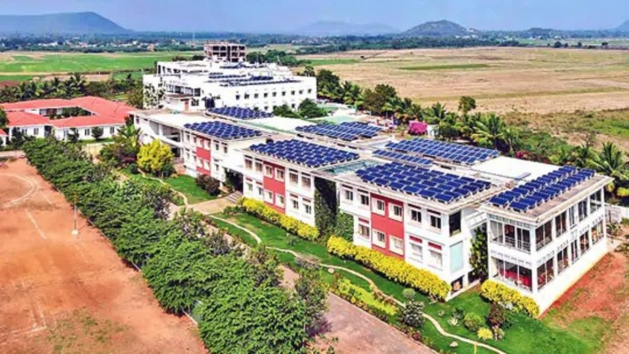 Heal Paradise Admissions : ఇంటర్ లో చేరాలా.. ఈ కాలేజ్ లో సీటు వచ్చిందంటే పండగే.. ఉచితంగా చదువు, హాస్టల్.. కార్పొరేట్ వసతులతో