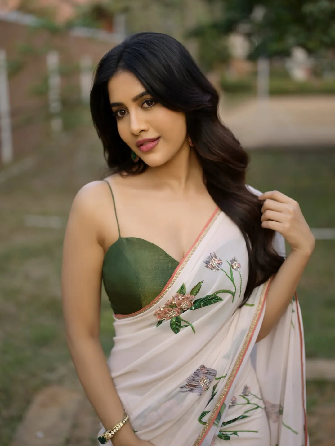 iSmart Shankar heroine Nabha Natesh photos in saree