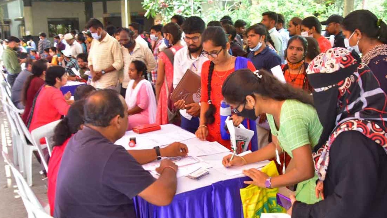 Telangana Job Mela : నిరుద్యోగులకు శుభవార్త.. 20 వేల ఉద్యోగాలు.. మే 1 నుంచి నియామకాలు