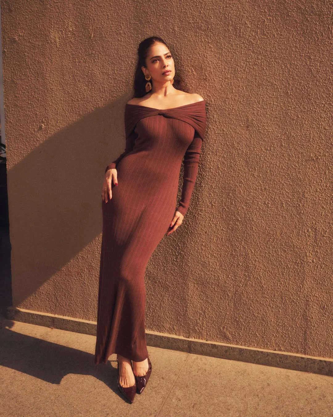 malavika mohanan stunning looks in long skirt