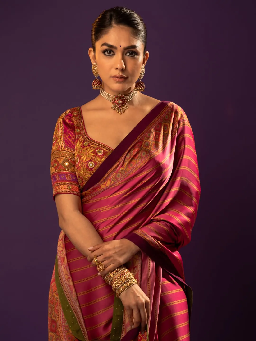 mrunal thakur latest stunning looks in saree