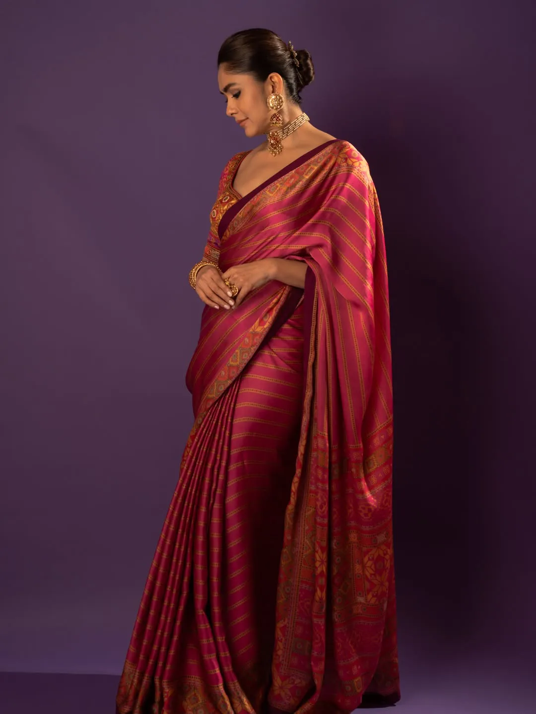 mrunal thakur latest stunning looks in saree