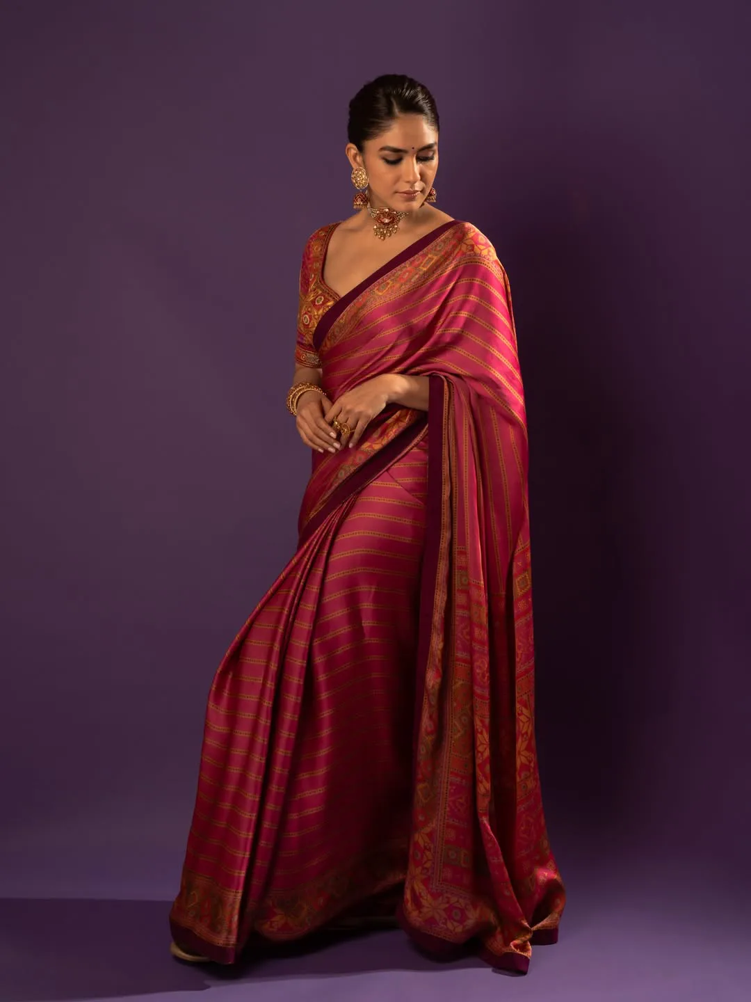 mrunal thakur latest stunning looks in saree