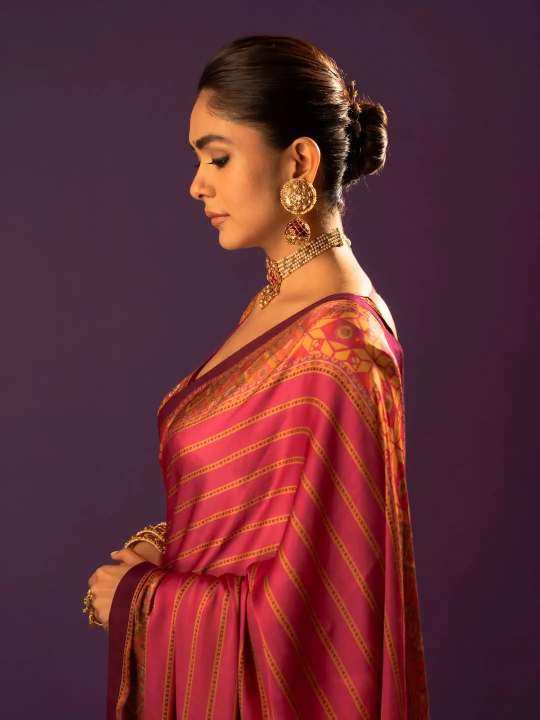 mrunal thakur latest stunning looks in saree