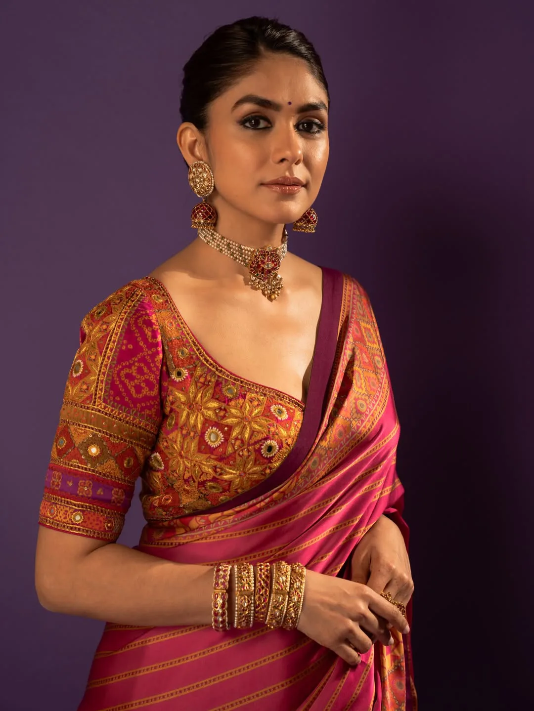 mrunal thakur latest stunning looks in saree