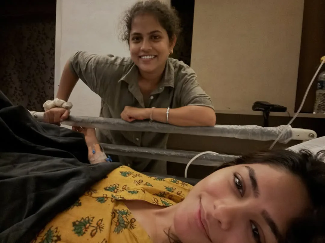 mrunal thakur special photos with friends