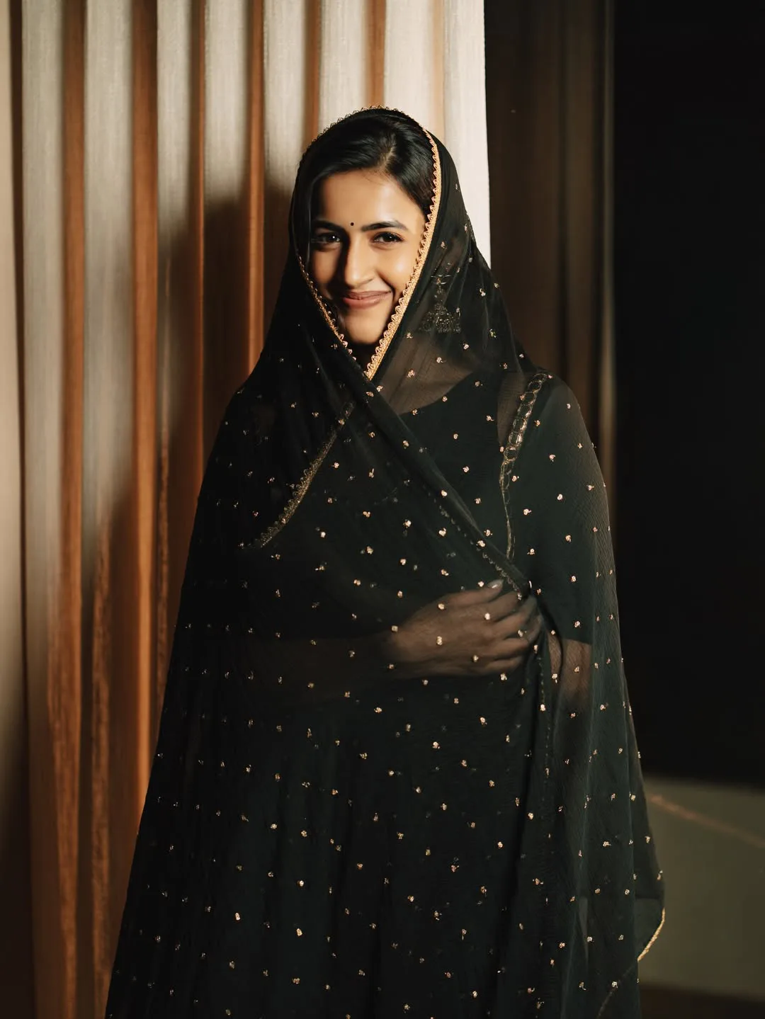 niharika konidela stunning look in black outfit