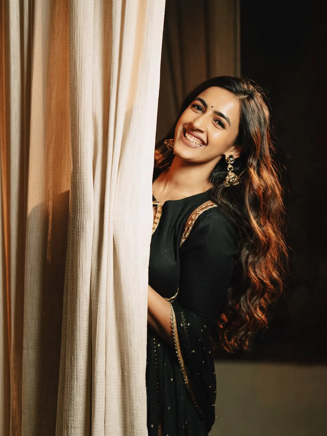 niharika konidela stunning look in black outfit