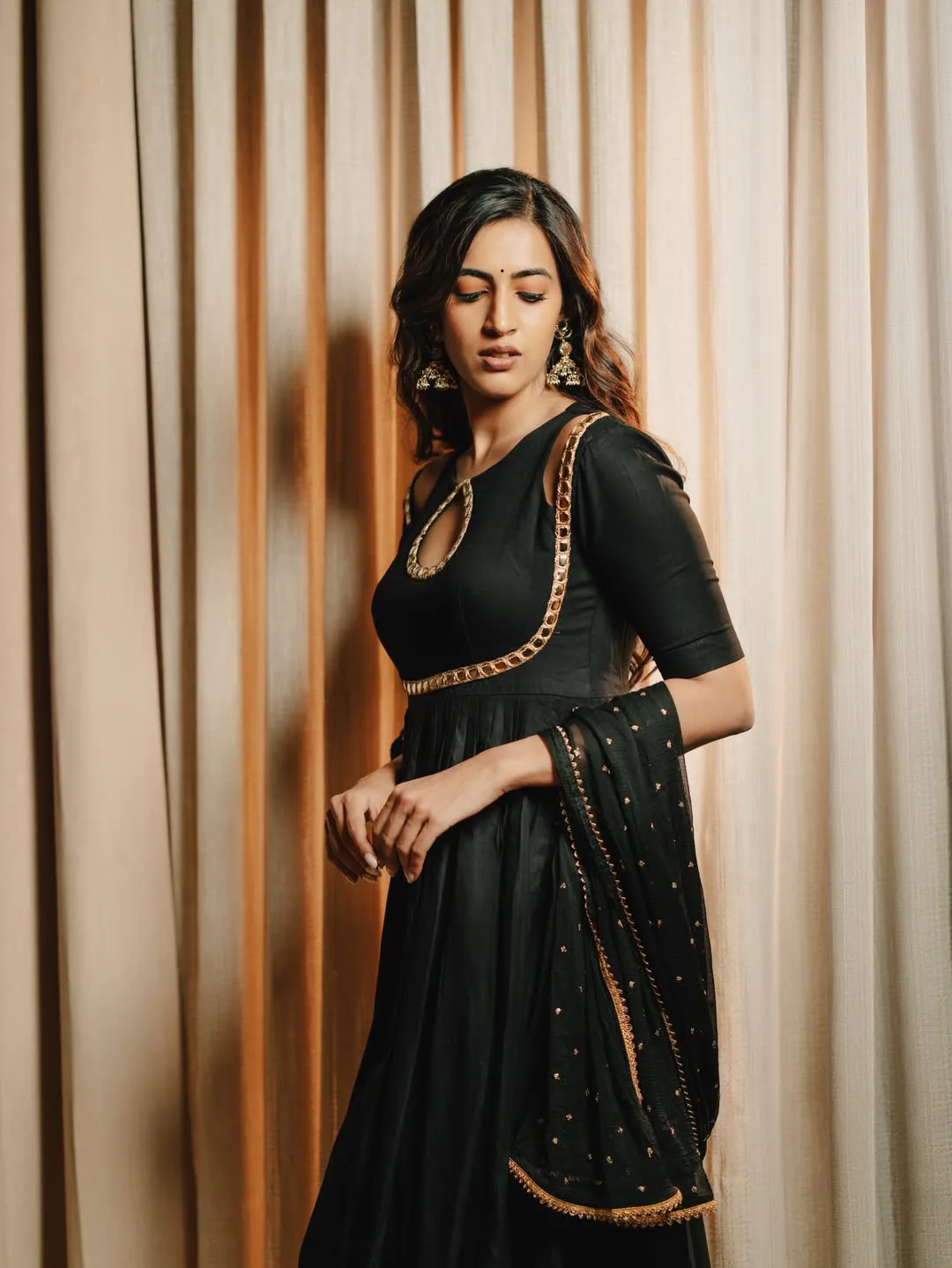 niharika konidela stunning look in black outfit