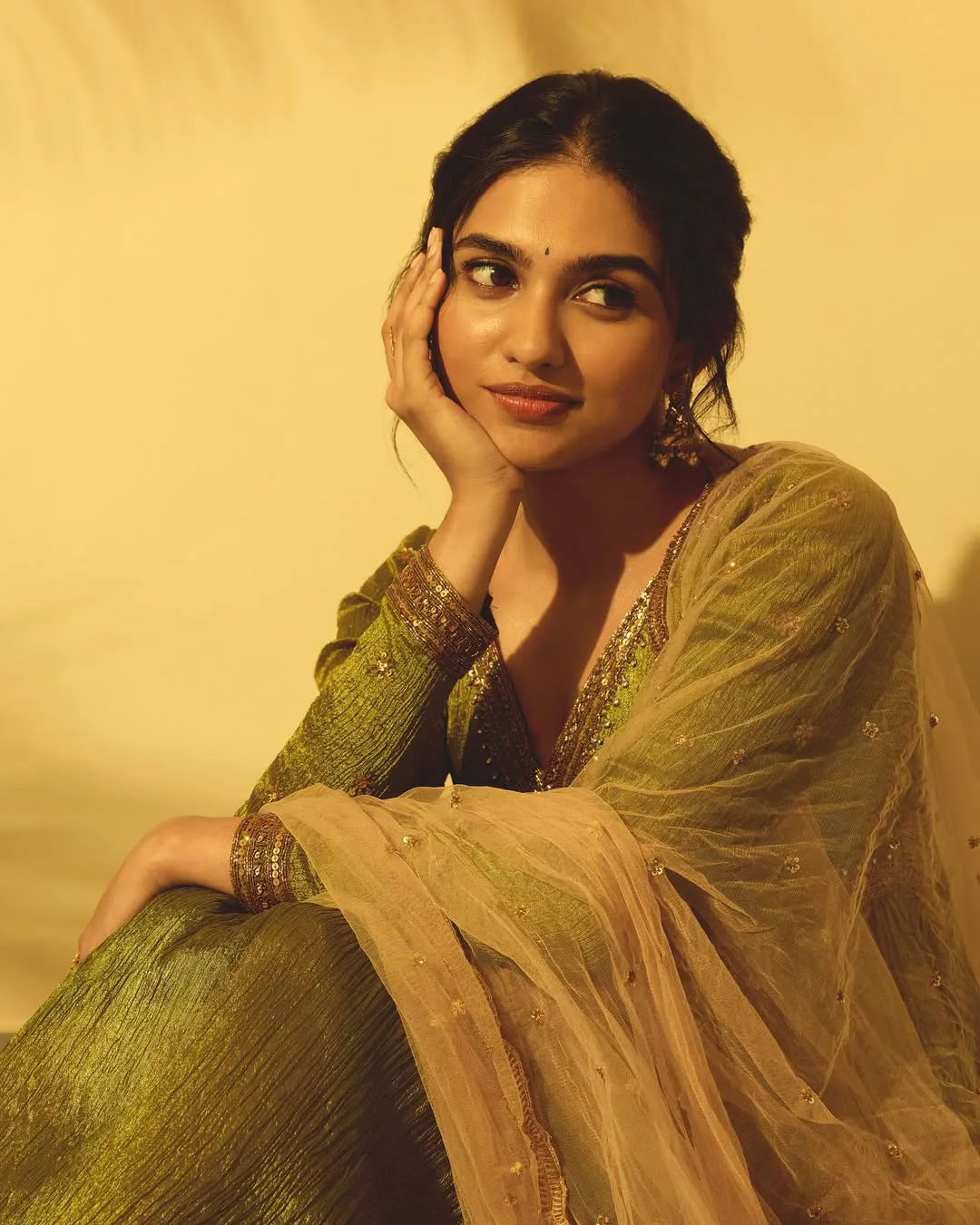 premalu fame mamitha baiju stunning looks