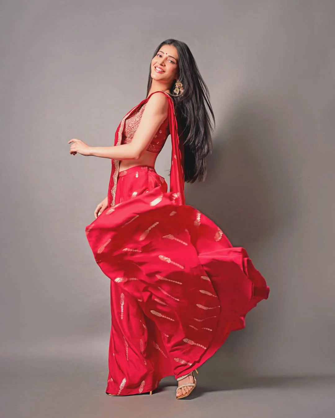 shruti haasan traditional look trending on social media