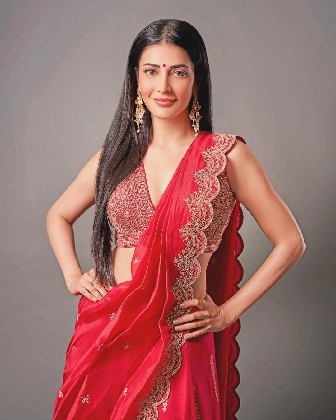 shruti haasan traditional look trending on social media