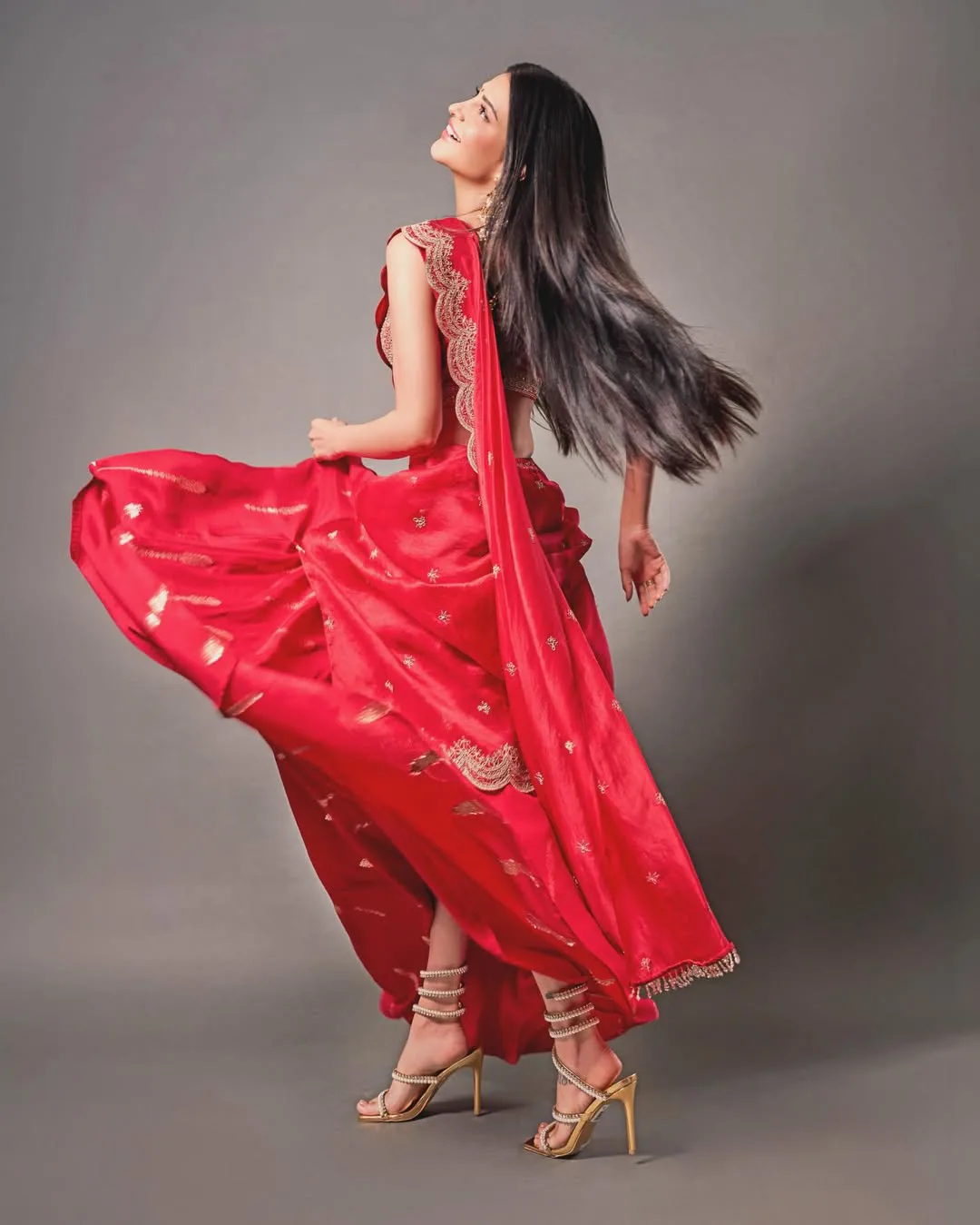 shruti haasan traditional look trending on social media