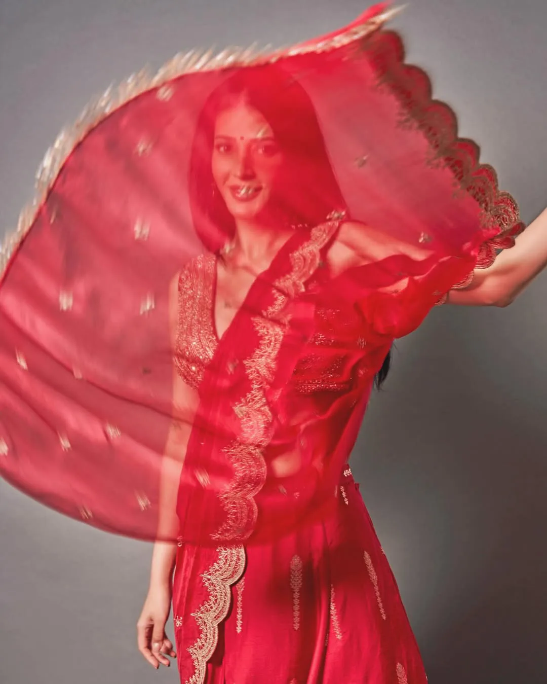 shruti haasan traditional look trending on social media