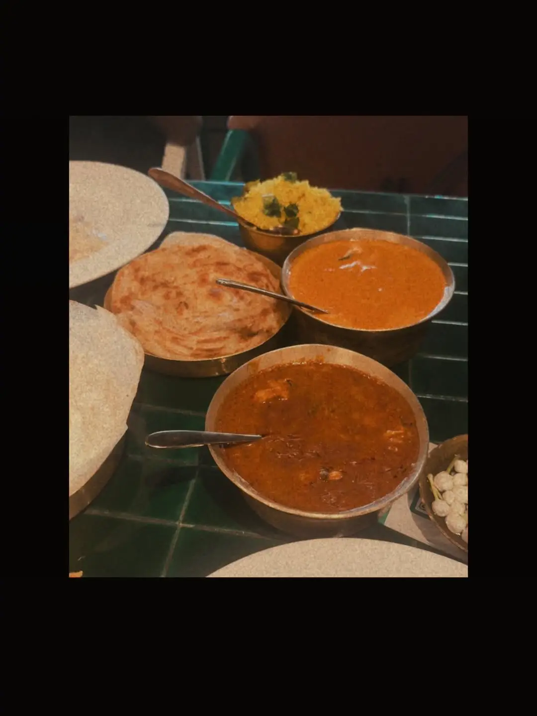 siri hanmanth chilling with friends photos