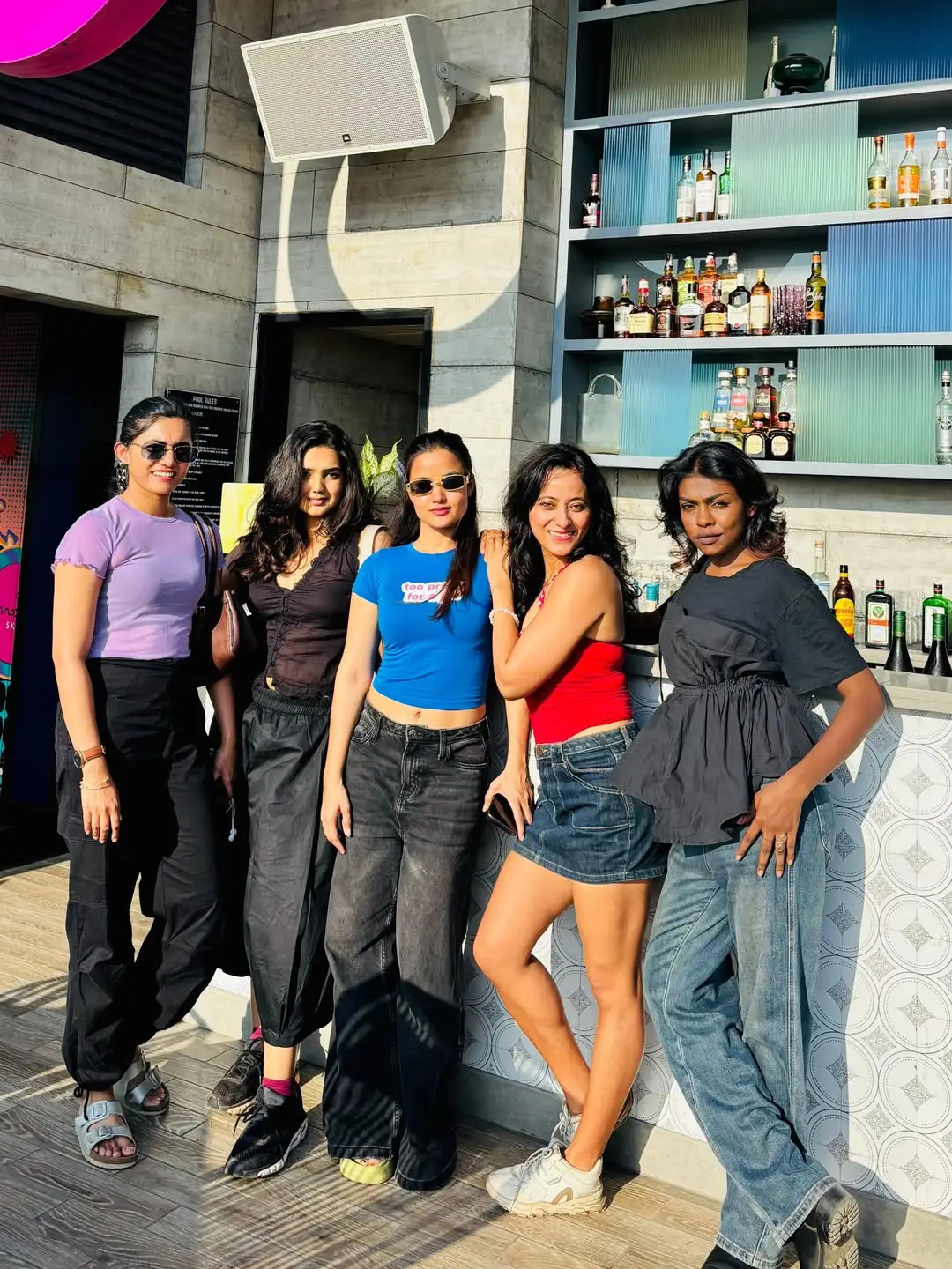siri hanmanth chilling with friends photos