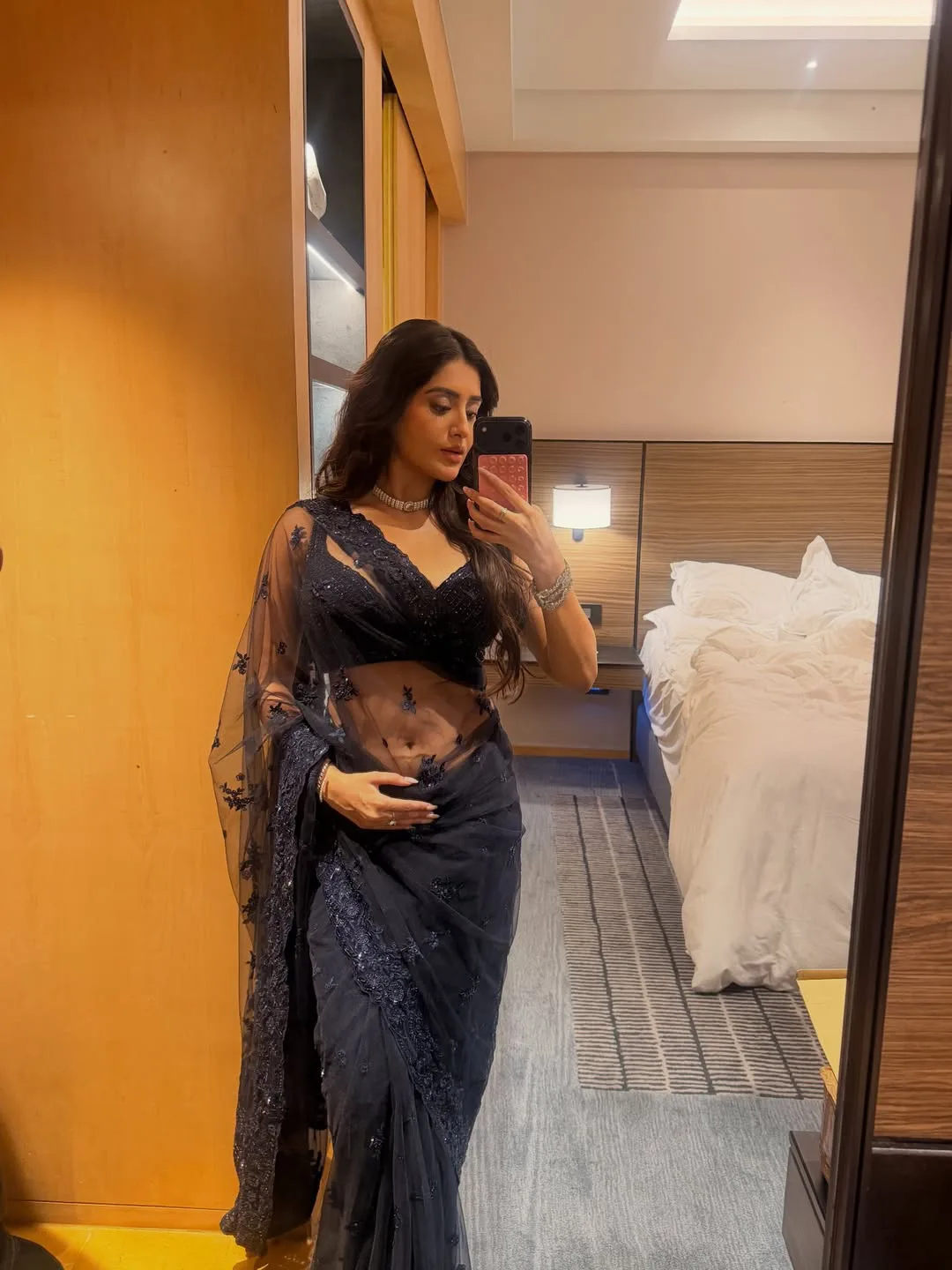 south heroine rashi singh latest photos viral on social media