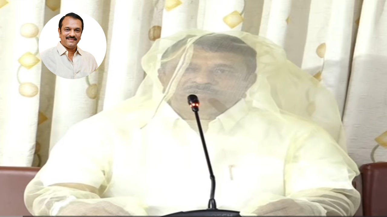 MLA Sudheer Reddy : MLA వినూత్న నిరసన.. దోమ తెర గౌన్ తో అసెంబ్లీకి.. ‘దోమలకి భయపడే ఎవరూ హైదరాబాద్ రావడం లేదు’