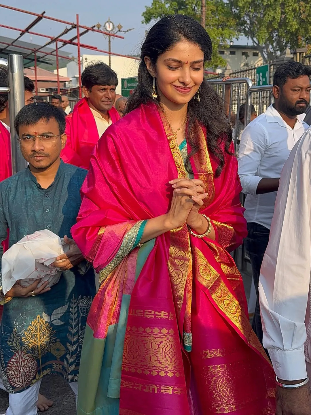 tollywood heroine Manasa Varanasi visits Tirumala