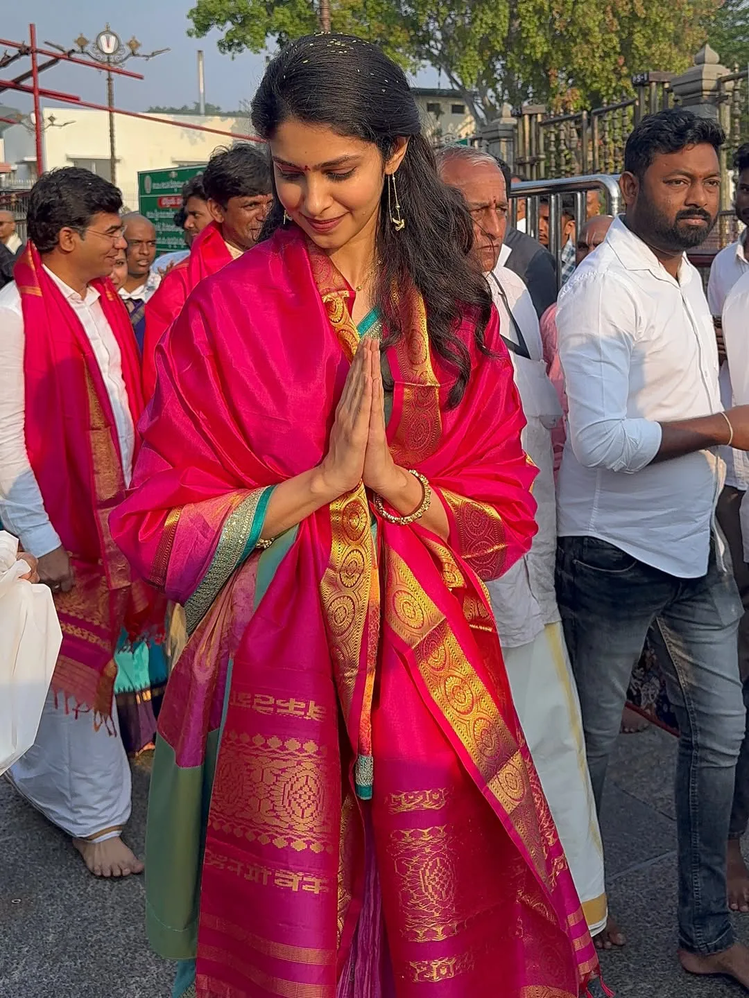 tollywood heroine Manasa Varanasi visits Tirumala