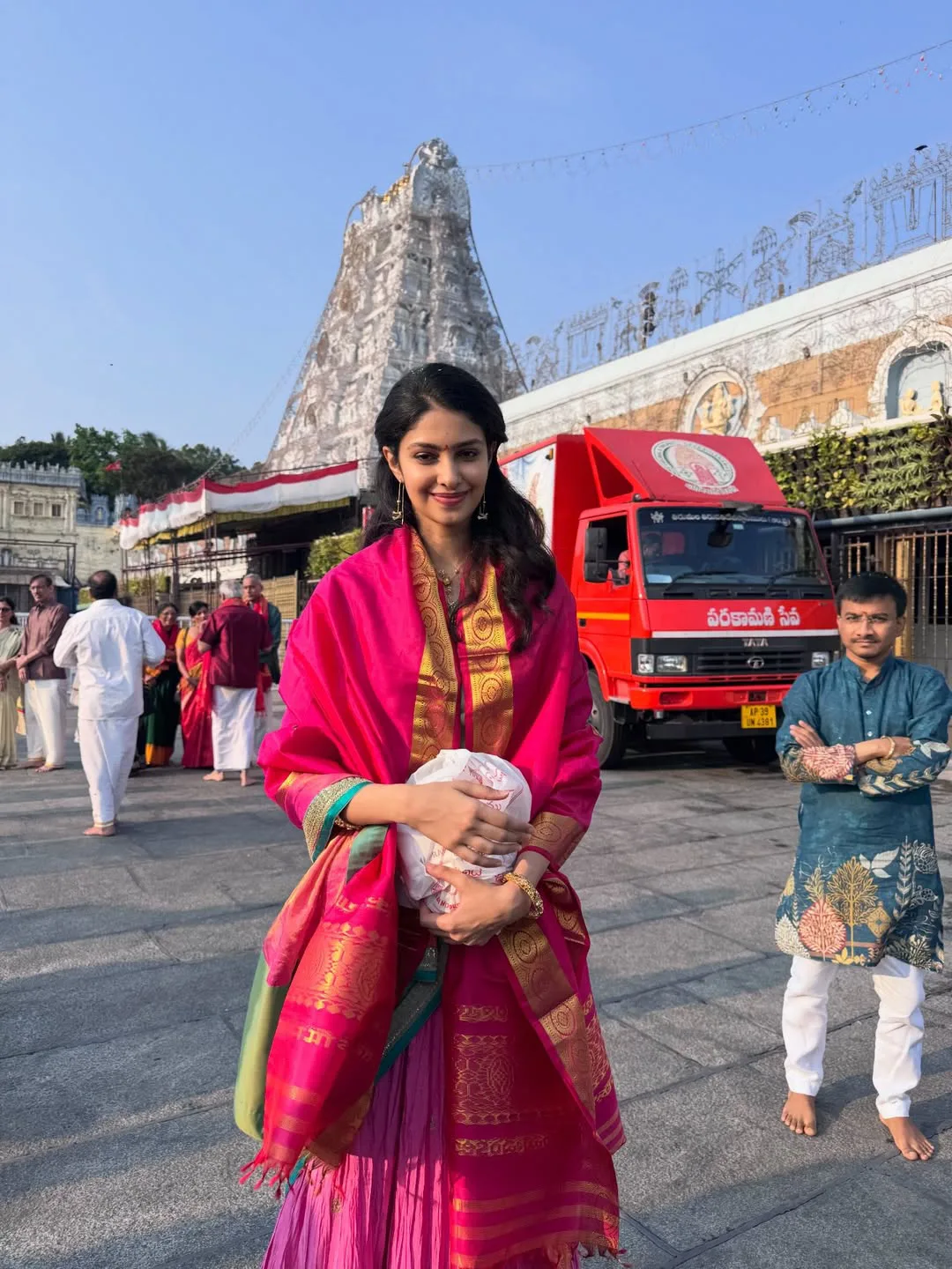 tollywood heroine Manasa Varanasi visits Tirumala