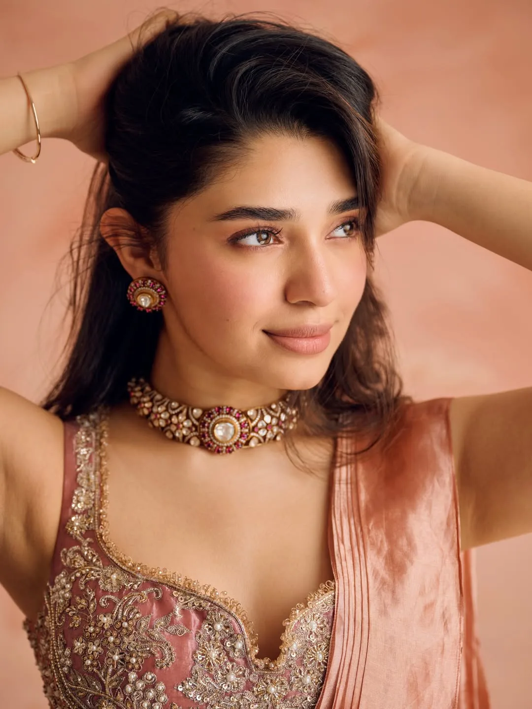 uppena beauty krithi shetty stunning looks in saree