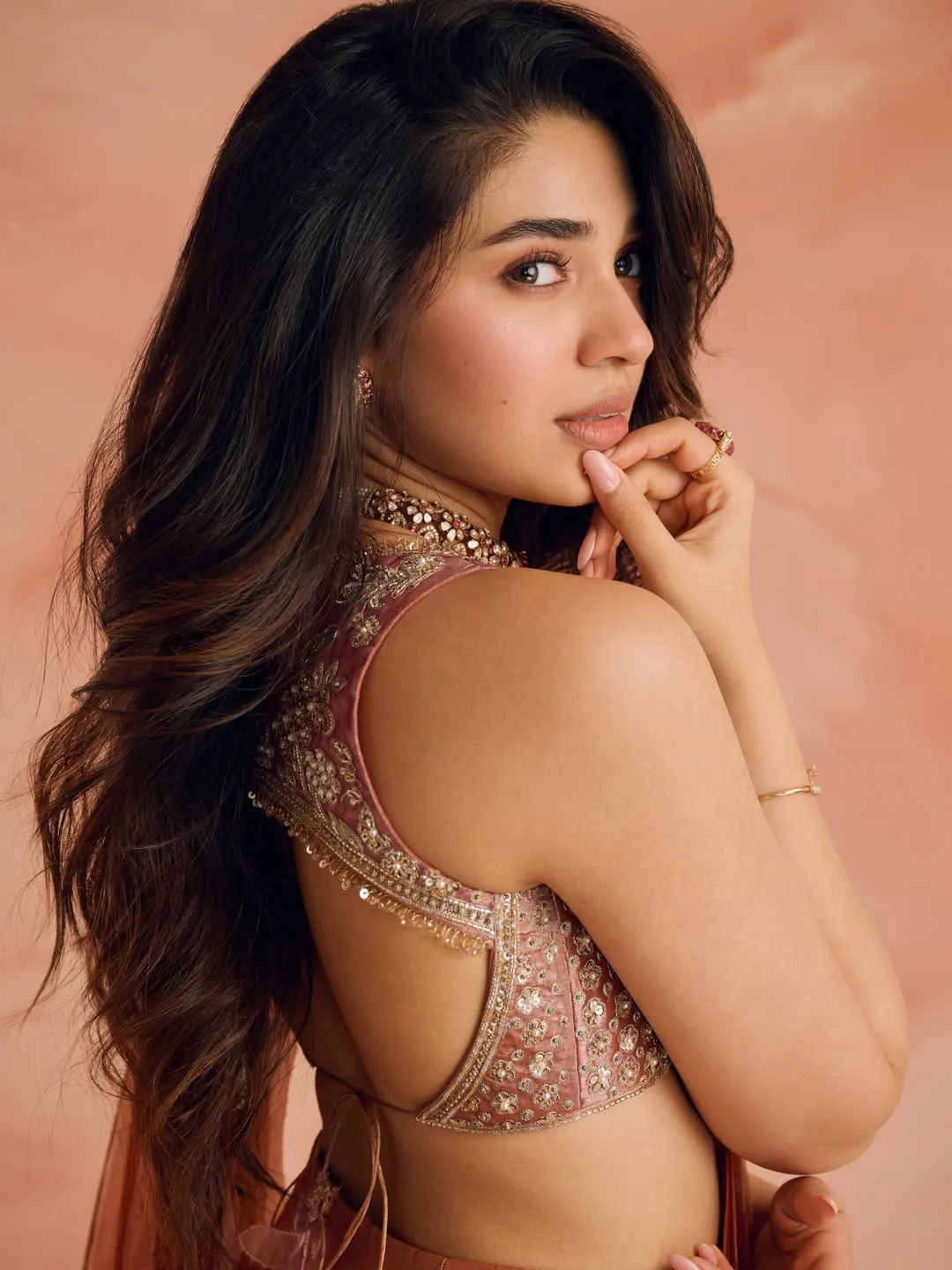 uppena beauty krithi shetty stunning looks in saree