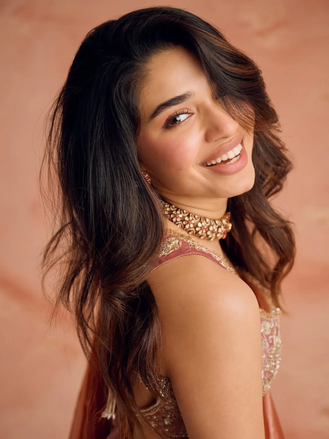 uppena beauty krithi shetty stunning looks in saree