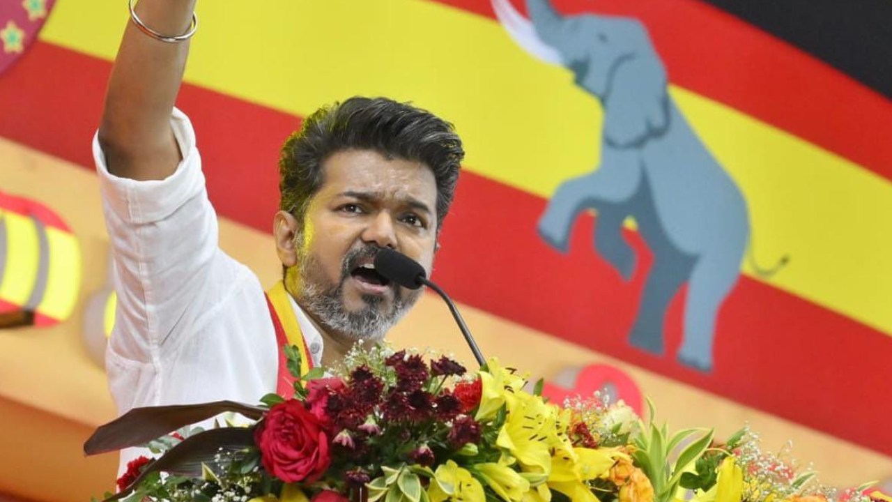 Vijay : తమిళనాడు ఎన్నికల్లో విజయ్ కి భారీ షాక్.. ఆ నియోజకవర్గంలో గెలుస్తాడా?