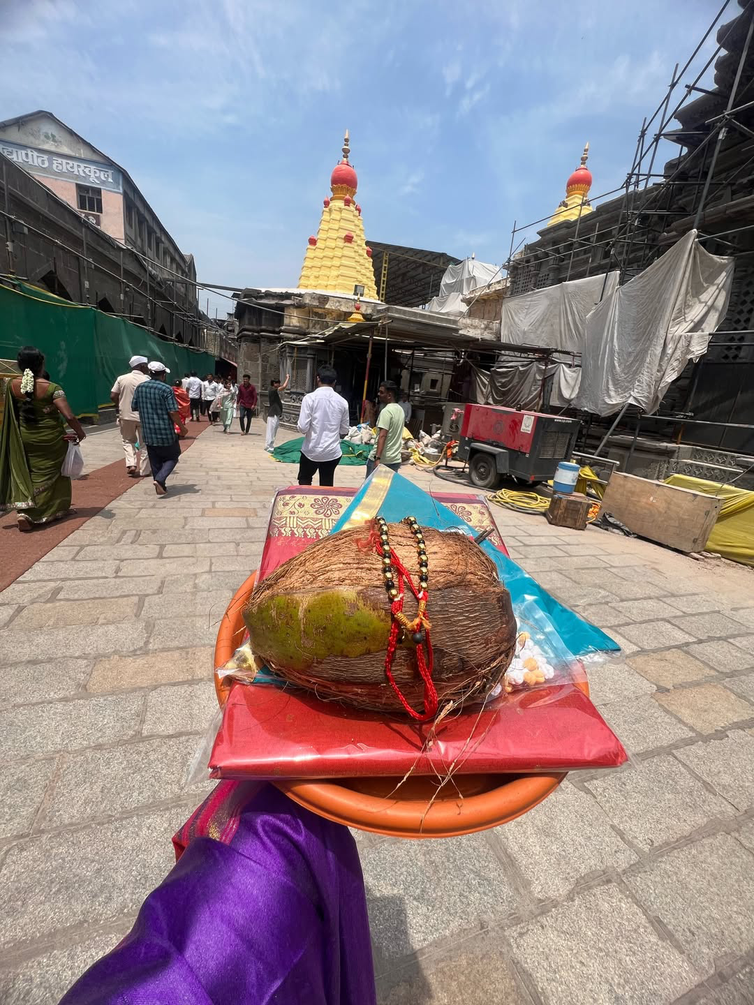 Actress Vasanthi krishnan at Kolhapur Mahalakshmi temple
